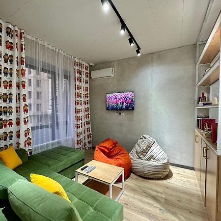 Izzzi Hostel Bishkek Exterior photo